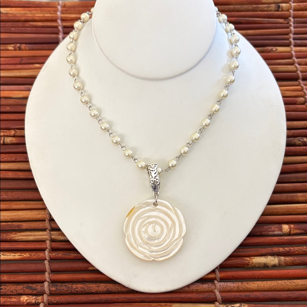 Premier Designs Ivory Pearl Necklace with Rose MOP Pendant 18”-20”
